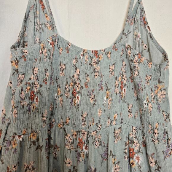 Camellia Women's Lite Blue Floral Romper Smocked Back V-neck Button Front Size M - Picture 5 of 11